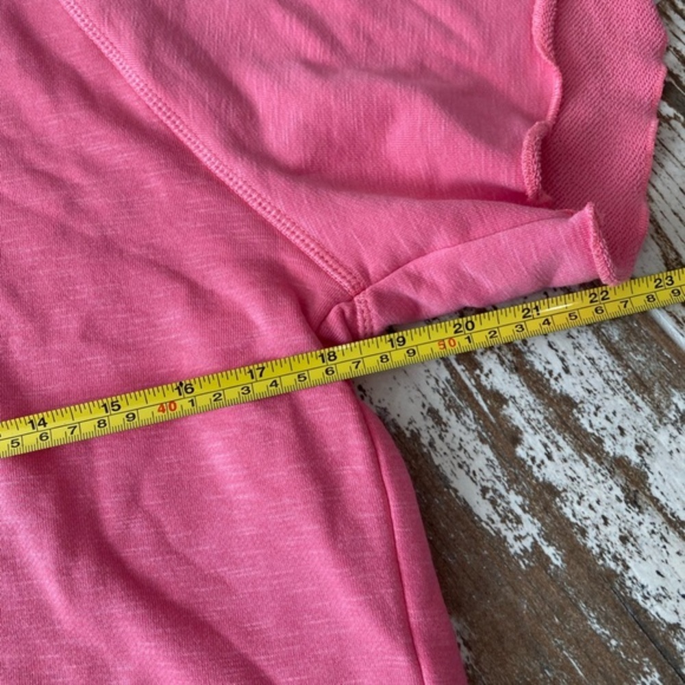 NWT! PINK slightly cropped/wide sleeved CHASER top - Picture 9 of 10